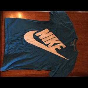 Nike shirt M